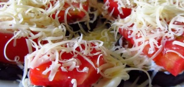 Простая закуска из баклажанов и помидоров