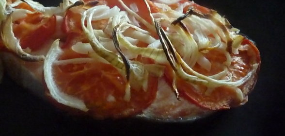 Семга (форель) запеченая с помидорами