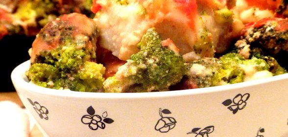 ТЕФТЕЛИ ИЗ ИНДЕЙКИ,ЗАПЕЧЕННЫЕ С БРОККОЛИ В ТОМАТНО-СМЕТАННОМ СОУСЕ