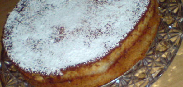 Яблочный пирог под медово-сметанно-яичной заливкой