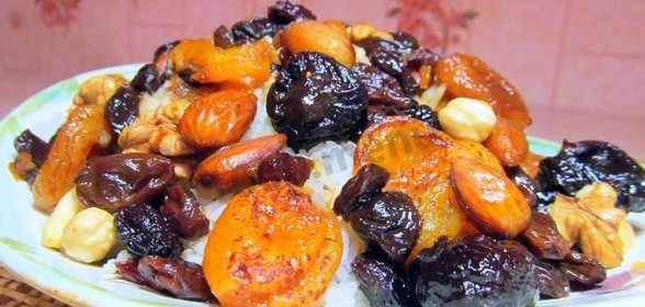 Сладкий армянский плов с изюмом и сухофруктами