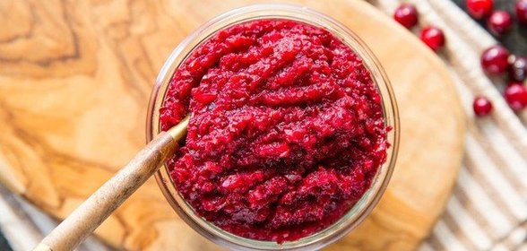 Соус с клюквой и финиками