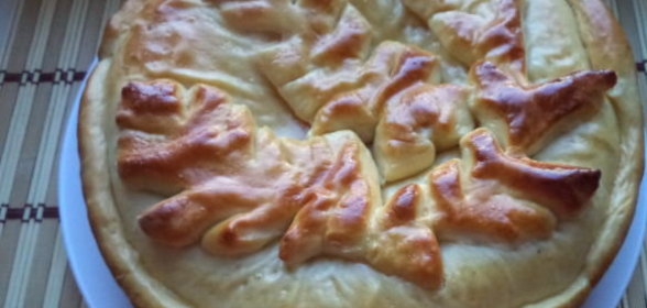 Салат из квашеной капусты, зеленого горошка и картофеля