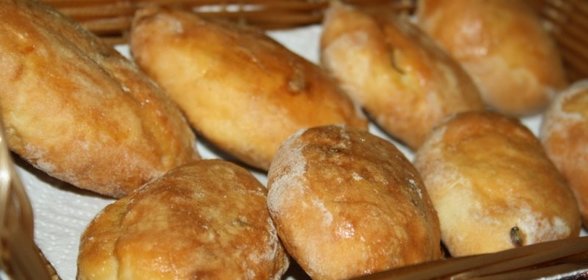 Пирожки с мясом и сыром на творожном тесте в духовке