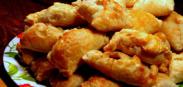 Торт без выпечки из сухарей с изюмом