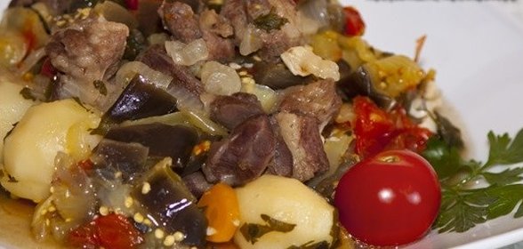 Баранина с овощами в казане