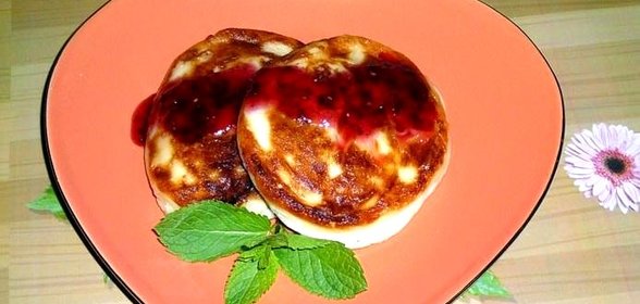Сырники с ягодной начинкой