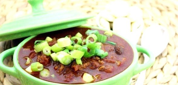 Бобы с мясом в горшочке