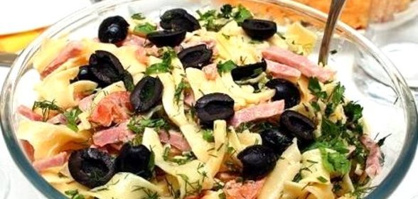 Итальянский салат с сыром и макаронами
