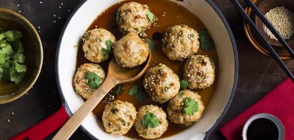 Фрикадельки из курицы в азиатском стиле