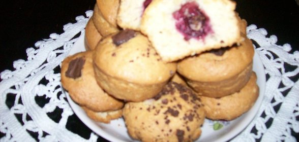 Кексы с вишней и кусочками шоколада