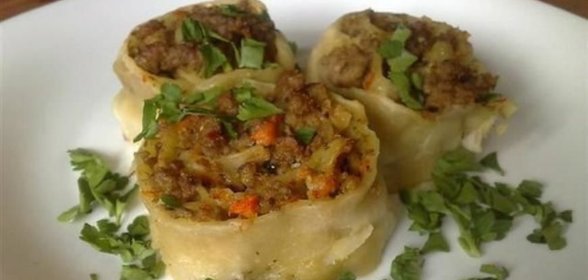 Рулет с мясным фаршем и миндалем
