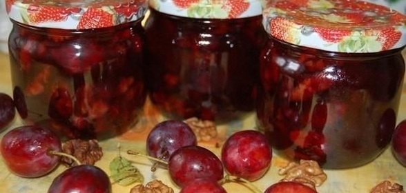 Сливовый джем с орехами