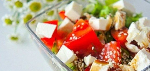 Овощной салат с сыром фета