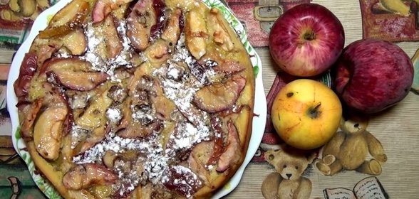 Очень простой рецепт яблочного пирога (шарлотки). Видео