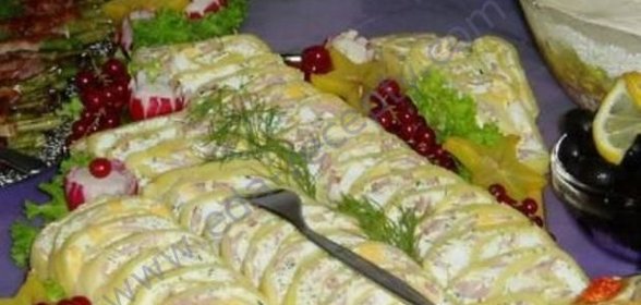 Рулет с сыром и яйцом