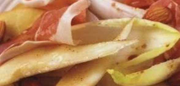 Пармская ветчина (прошутто) с грушами, нектаринами и эндивием (салатным цикорием)