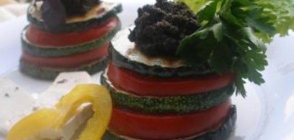 Теплая овощная закуска с тапенадом