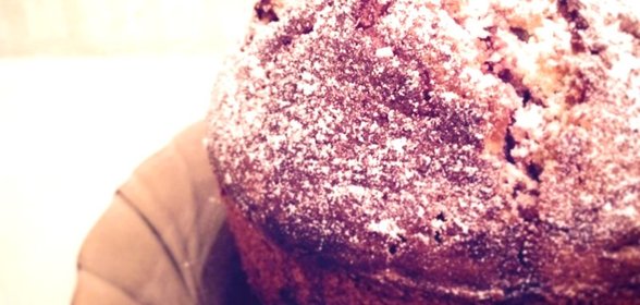 Влажный кекс с вишней