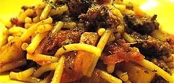 Спагетти с соусом с мясным фаршем