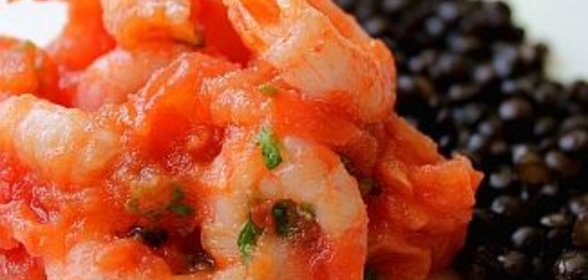 Креветки с томатами и белугой