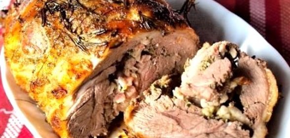 Мясо с розмарином в духовке