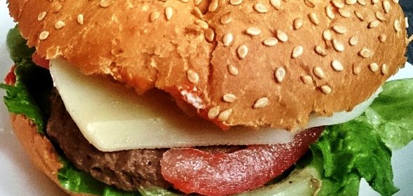 Чизбургер с телячьей котлетой гриль