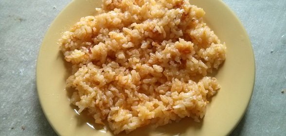 Рис жареный с морковью и луком