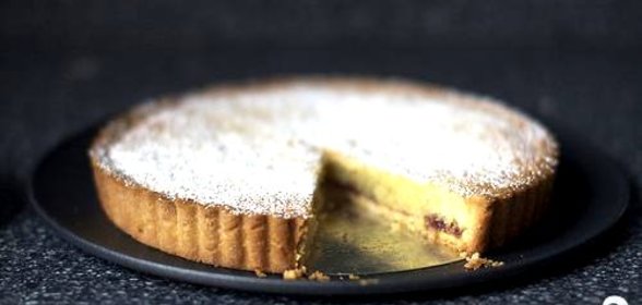 Миндальный пирог с малиной