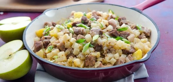 Рагу из свинины с сельдереем и яблоками