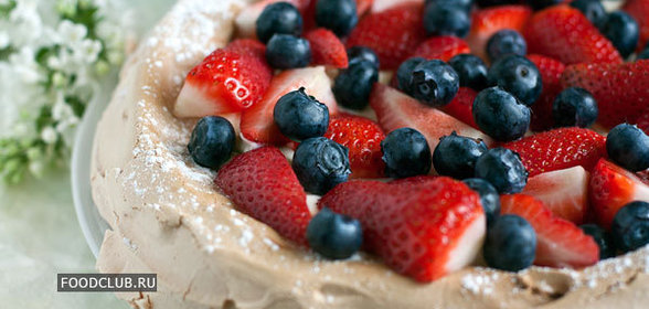 Десерт «Павлова» с ягодами