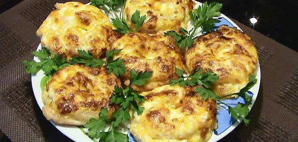 Куриное филе с ананасом под сыром