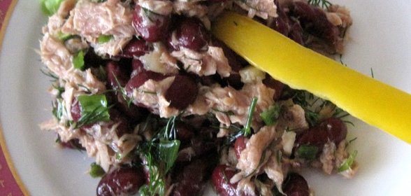 Португальский салат с тунцом