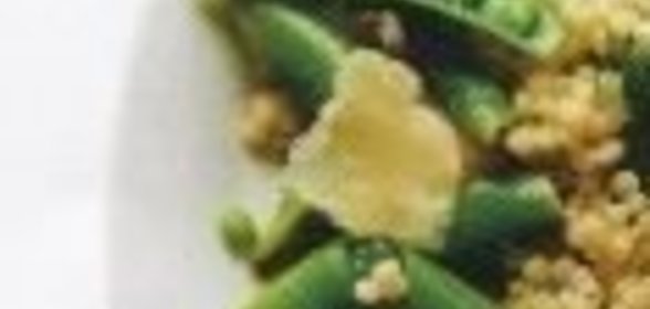 Манная каша с изюмом и орехами