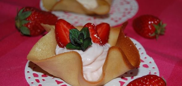 Пирожные «Белковые корзиночки с кремом»