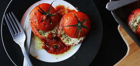 Помидоры, фаршированные рикоттой с песто