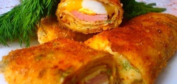 Блинчики с ветчиной, яйцами и сыром в панировке