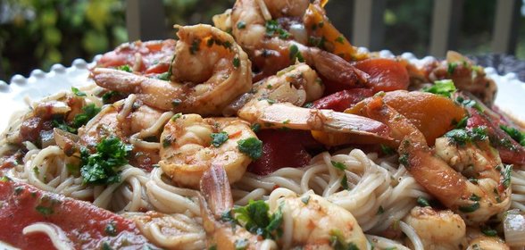 Макароны с креветками в томатно гранатовом соусе !!!!