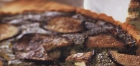 Открытый пирог из баклажанов, риса, сыра и шпината
