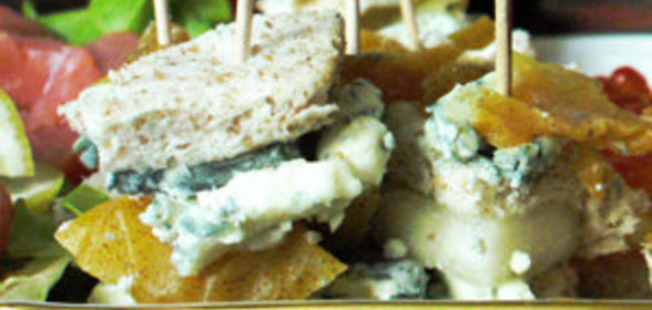 Голубой сыр с грушами