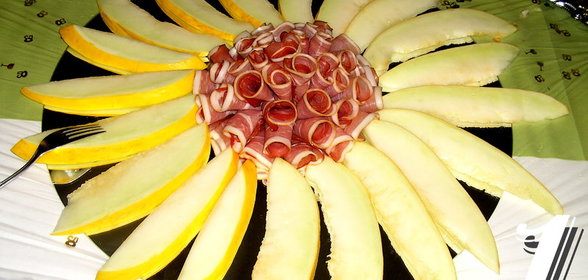 Украшение Роза из сырокопчёной Ветчины