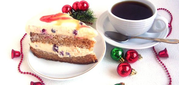 Торт «Зимние искры»- сливочный, хурмяче-тыквенный, с клюквой