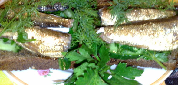 бутерброды со шпротами и зеленью