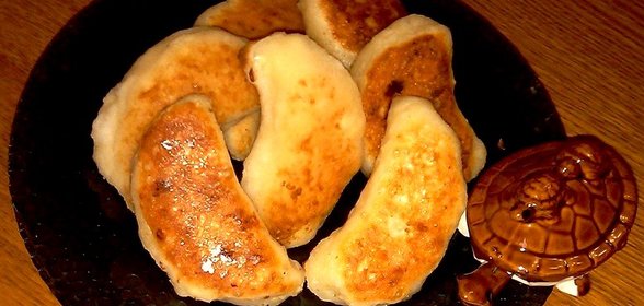 Пирожки с яйцом и луком из теста на твороге