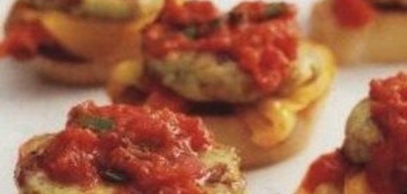 Куриные котлетки с острым томатным соусом