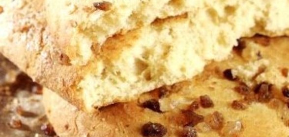 Салат со швейцарским сыром, яйцами и зеленым салатом