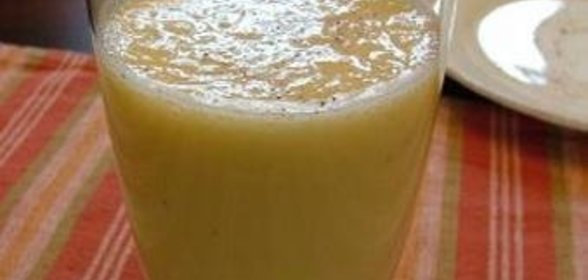 Витаминный напиток из апельсина и миндаля