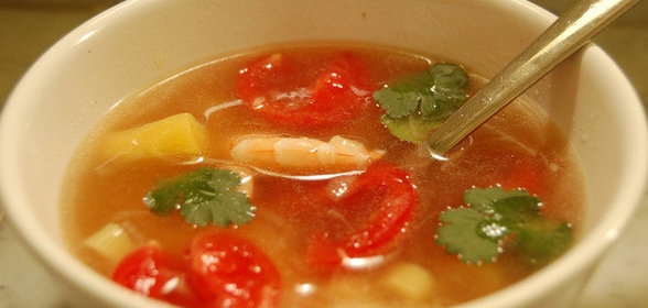 Вьетнамский суп с креветками и ананасом