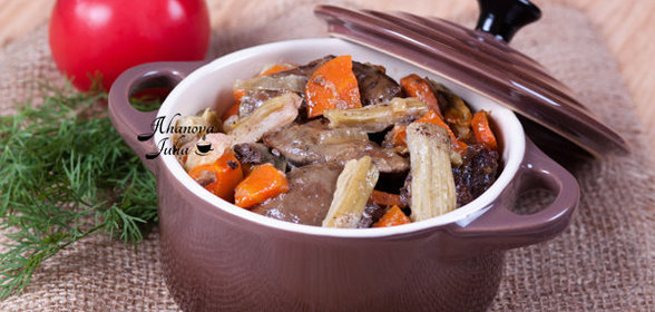 Куриная печень тушеная с ревенем