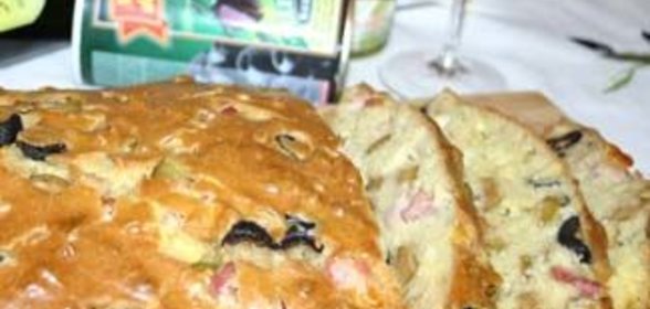 Оливковый хлеб с окороком